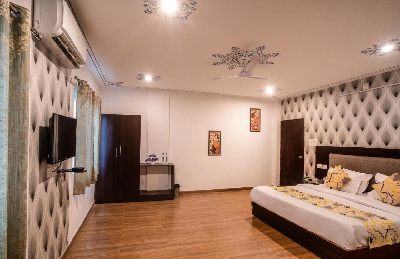 Tripli Hotels Arunoday Palace Udaipur Kültér fotó