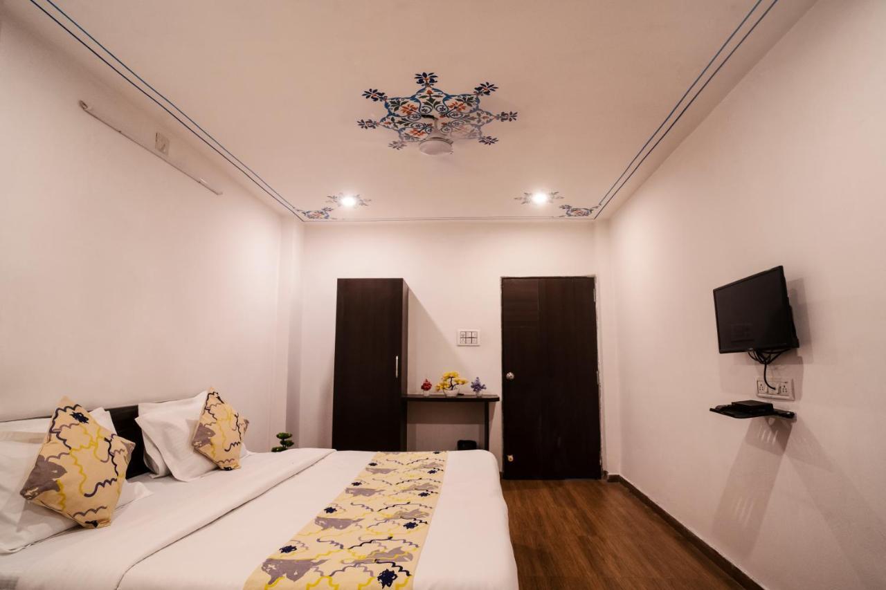 Tripli Hotels Arunoday Palace Udaipur Kültér fotó
