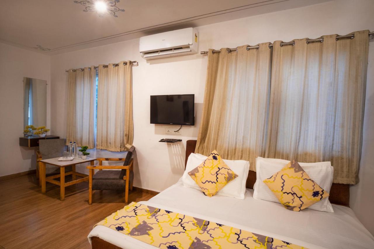 Tripli Hotels Arunoday Palace Udaipur Kültér fotó