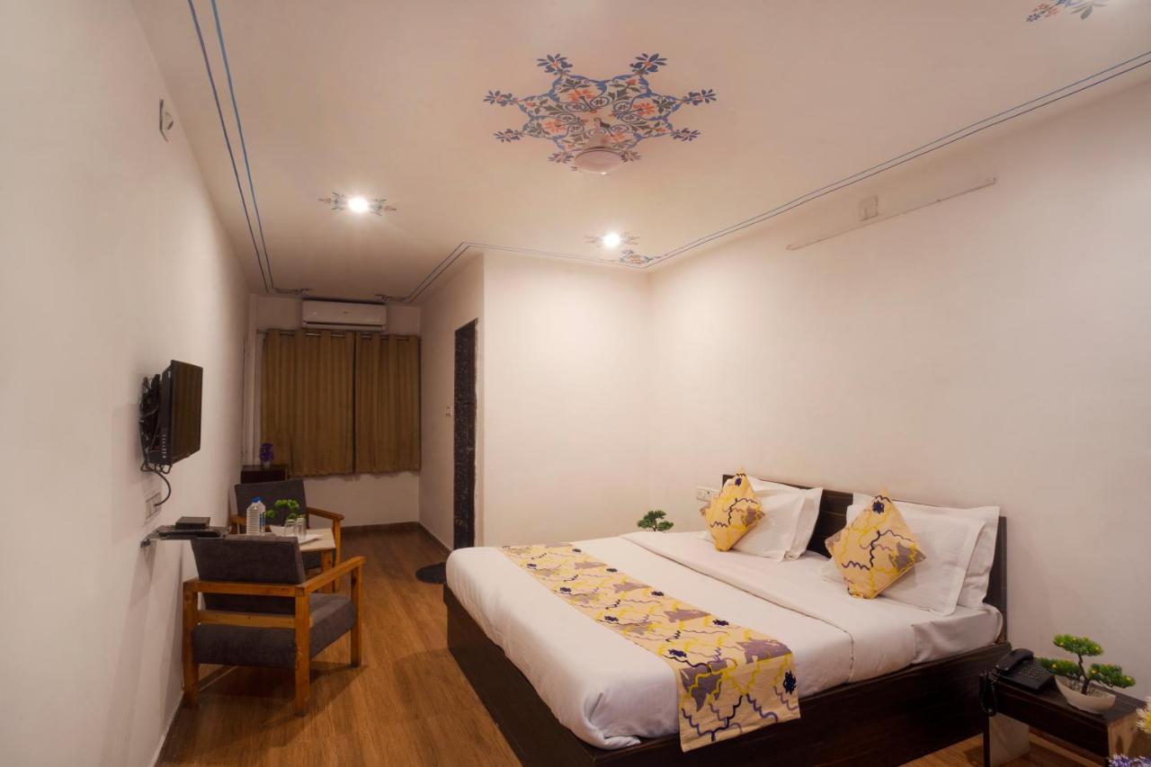 Tripli Hotels Arunoday Palace Udaipur Kültér fotó