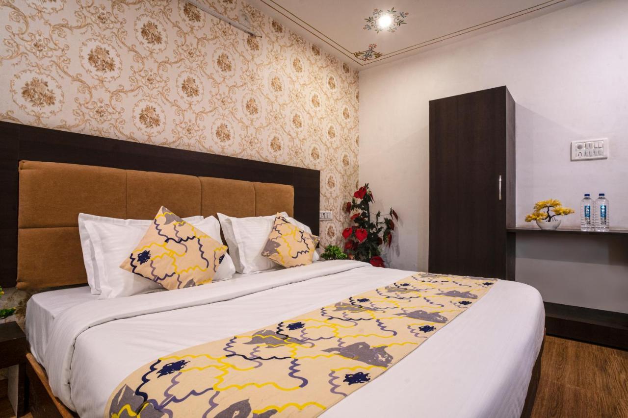 Tripli Hotels Arunoday Palace Udaipur Kültér fotó