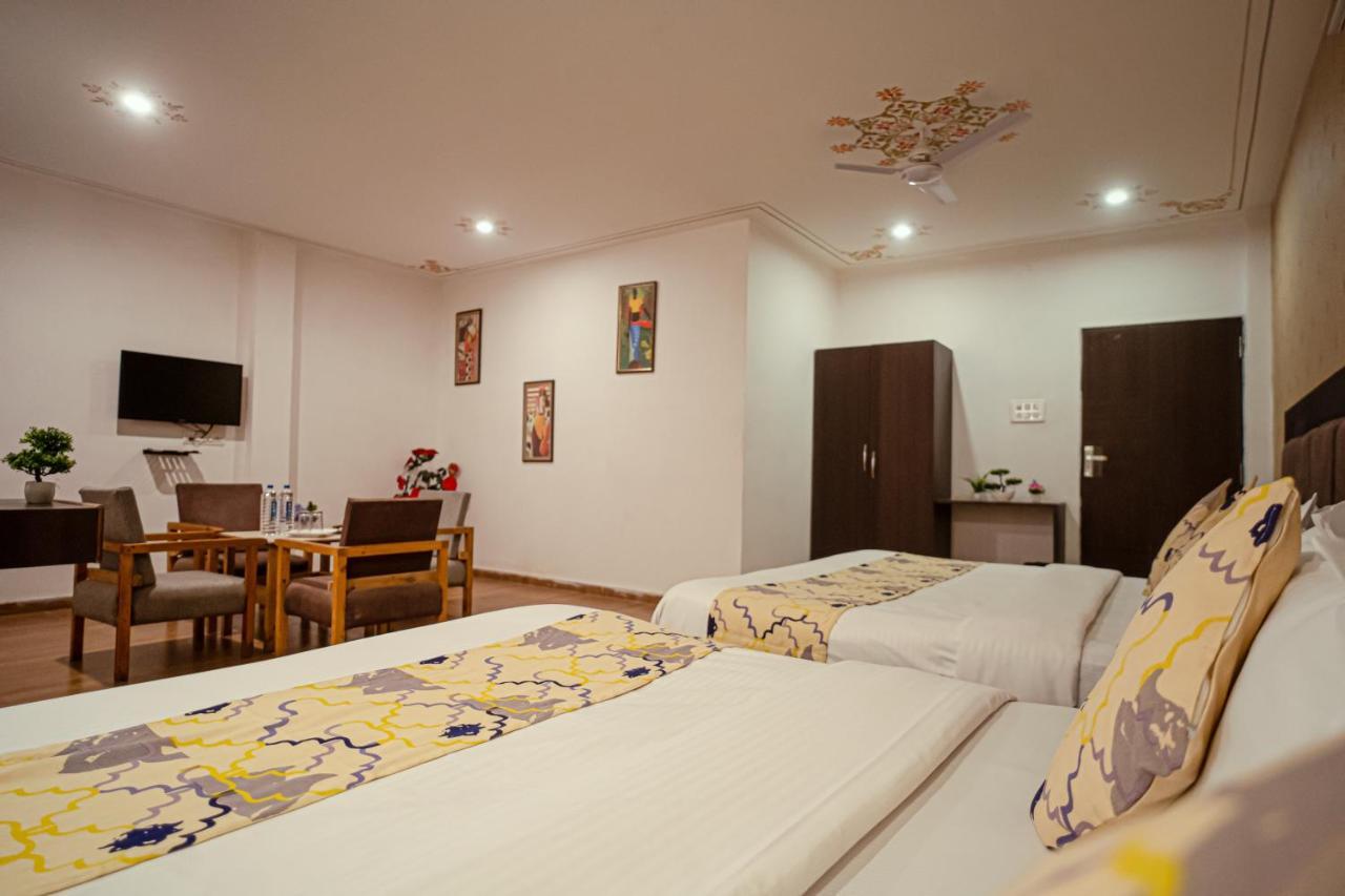 Tripli Hotels Arunoday Palace Udaipur Kültér fotó