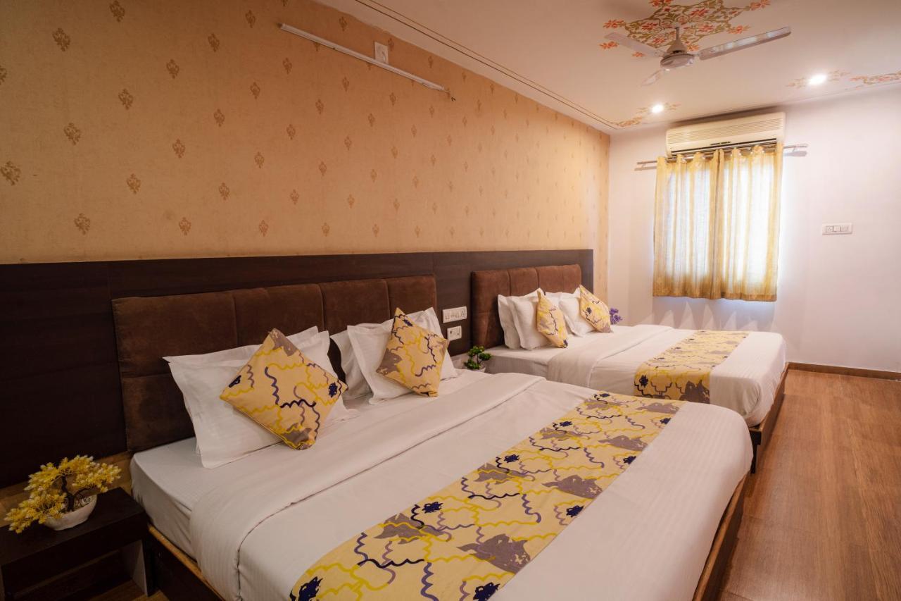 Tripli Hotels Arunoday Palace Udaipur Kültér fotó
